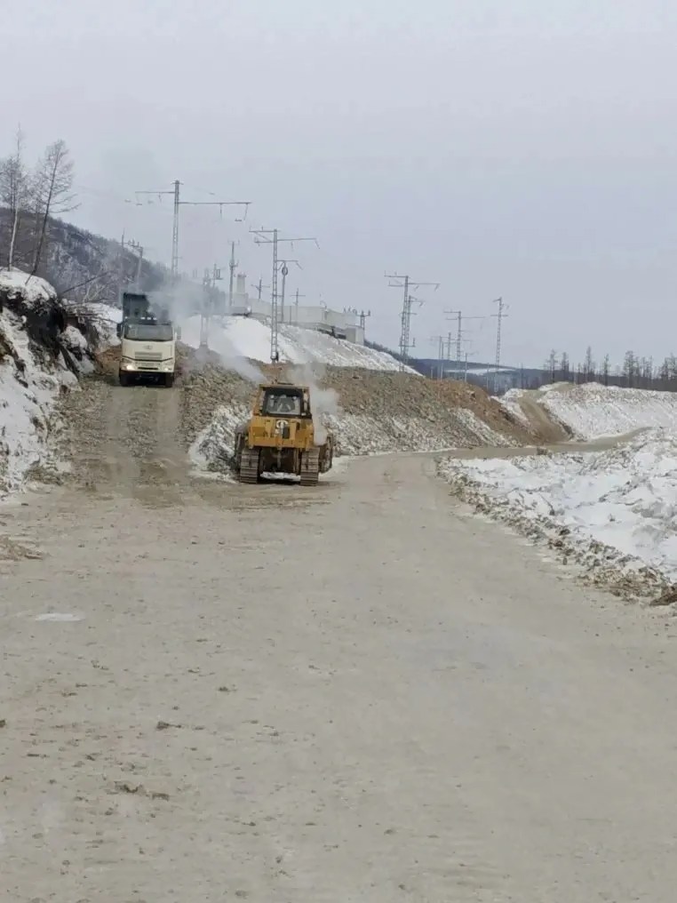 Строительная техника на участке работ